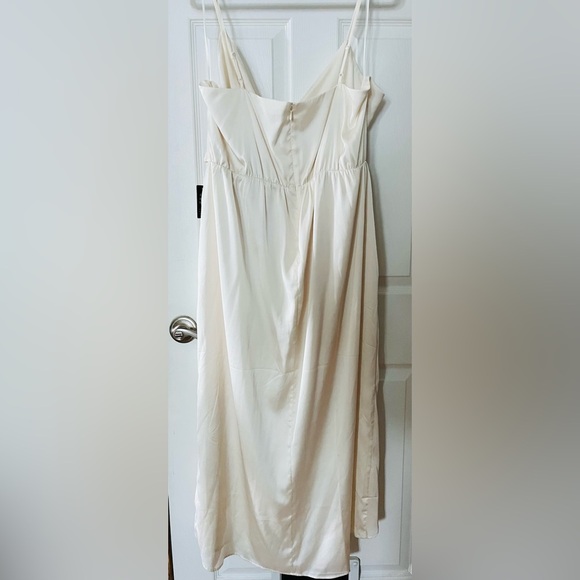 Express Elegant Cream V Neck Strapless Asymmetrical Hemline Dress NWT XL - Picture 3 of 4